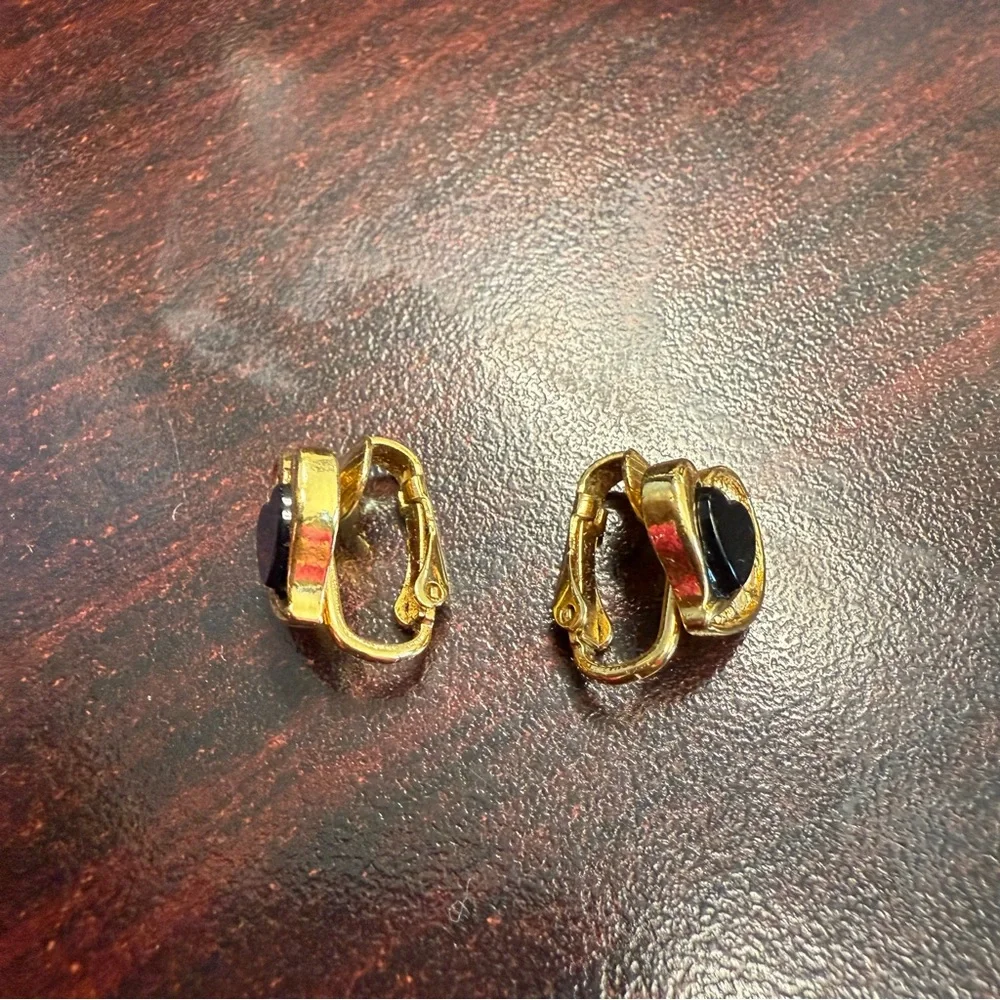 Avon Onyx Heart Clip Earrings goldtone/black/crystals NIB vintage 1994